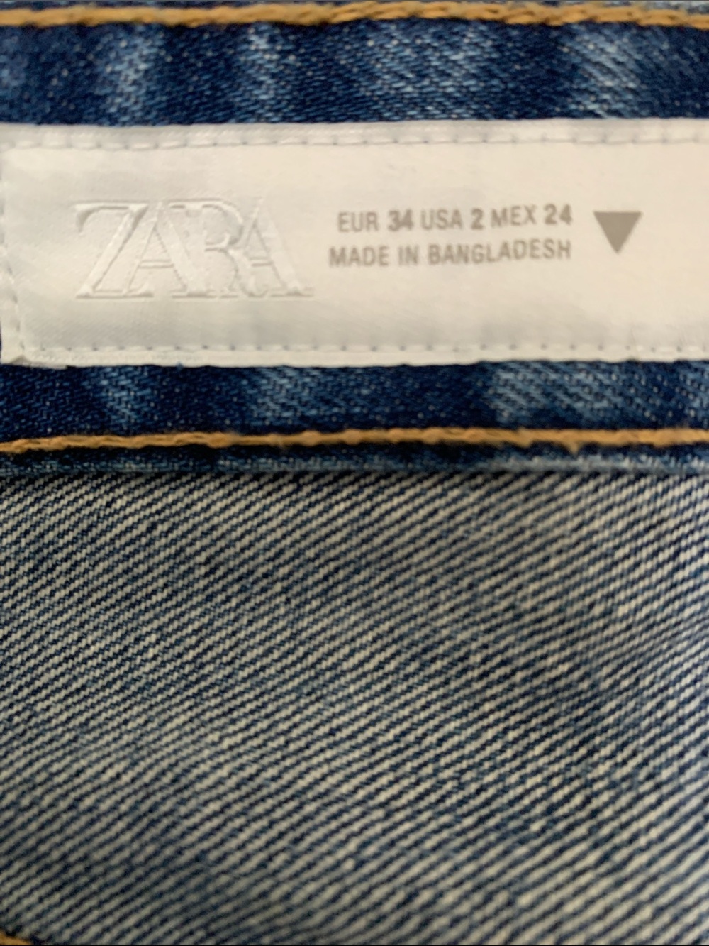 Zara Classic Blue Denim Jeans with contrast Gold Stitching - Picture 5 of 8